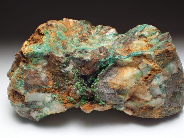 コニカルコ石 / コニカルサイト Conichalcite