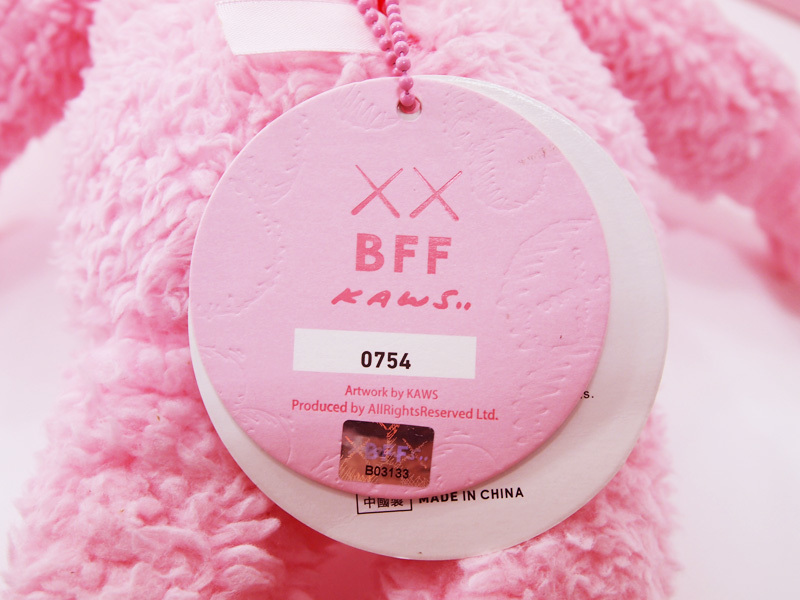KAWS 3000体限定 'BFF 20インチ PLUSH'ぬいぐるみ 人形 COMPANION