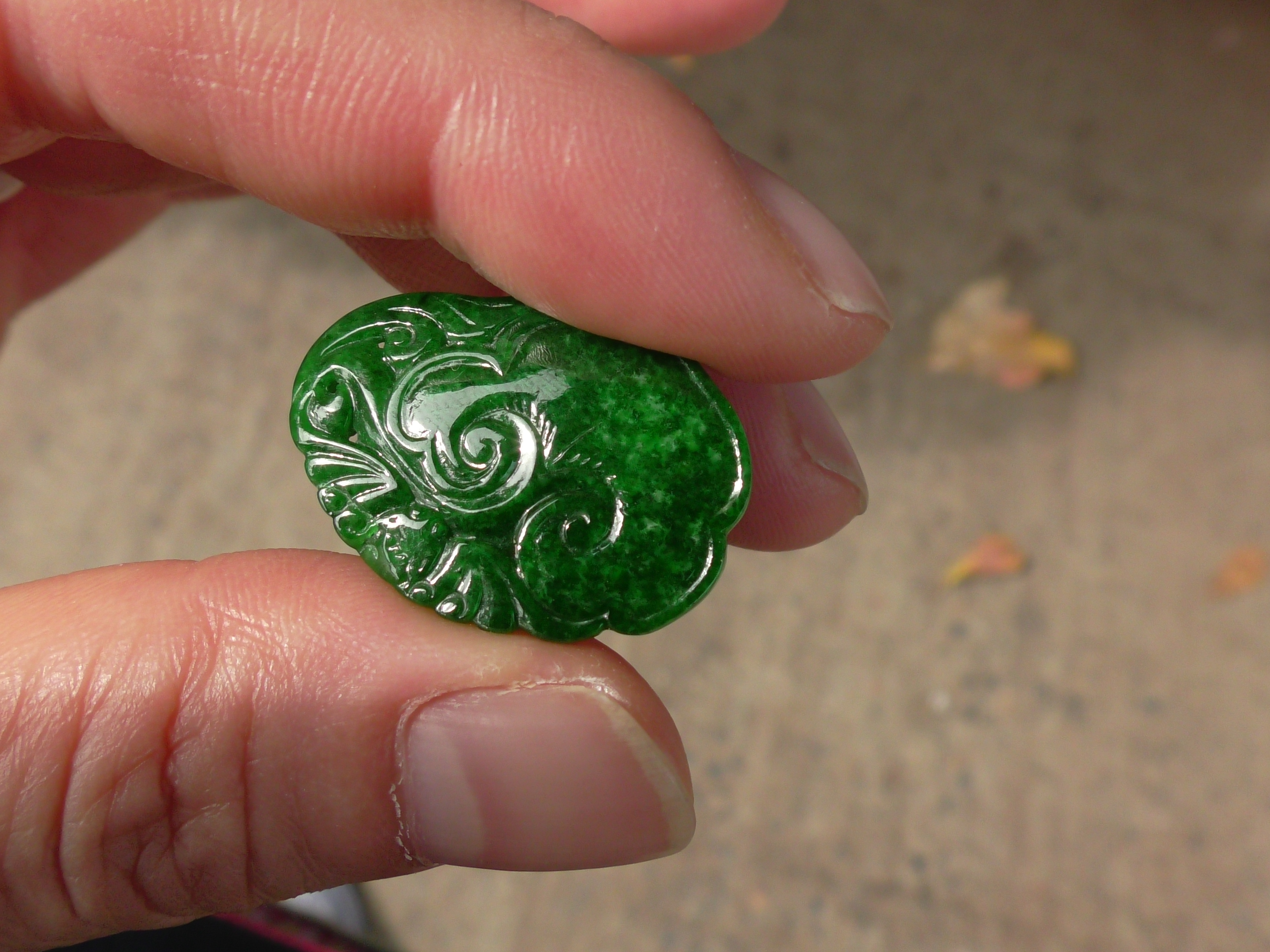 翡翠カービング ありのままではなく意のままに – 翡翠市場からの便り