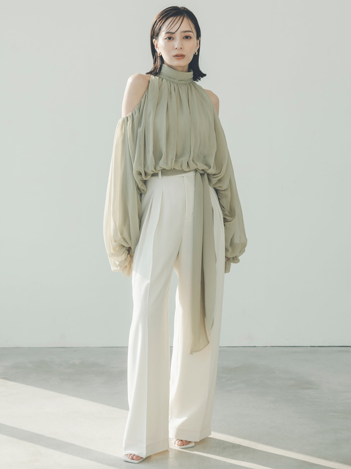 ツータックワイドパンツ