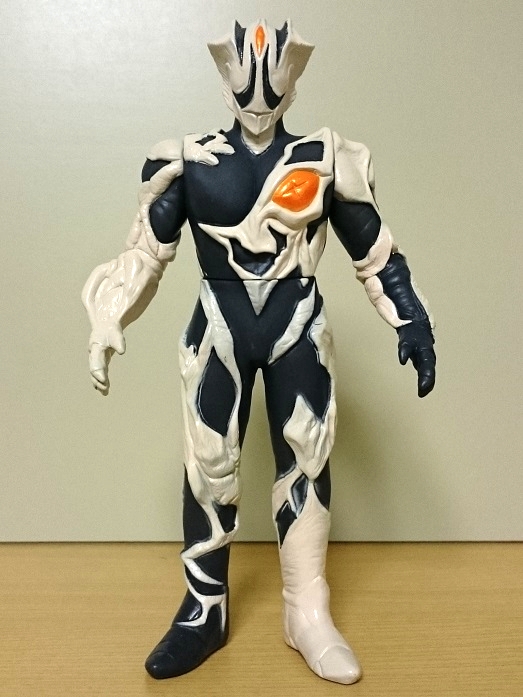 ウルトラマンティガ 怪獣ソフビ ティガダーク キリエロイド シルバゴン