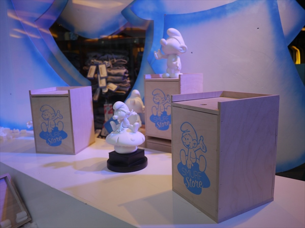 ブリュッセルのスマーフ専門店でお買い物♪ - 好きで海外旅行してる