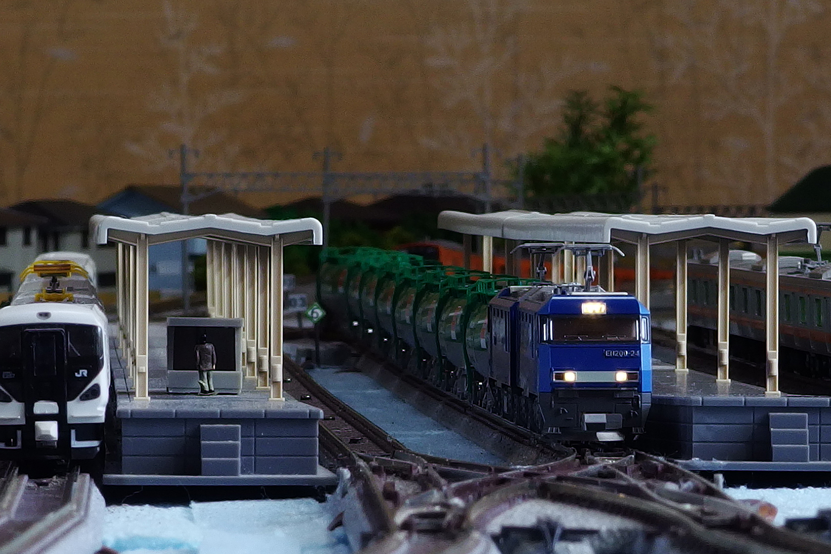 EH200＋タキ 1000 8 両セット 入線: Nゲージ立川駅レイアウト作成記