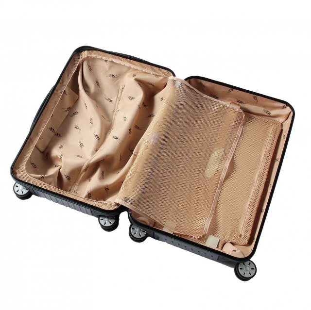 ユナイテッドアローズから発売のリモワ限定モデルは、深海のような深い