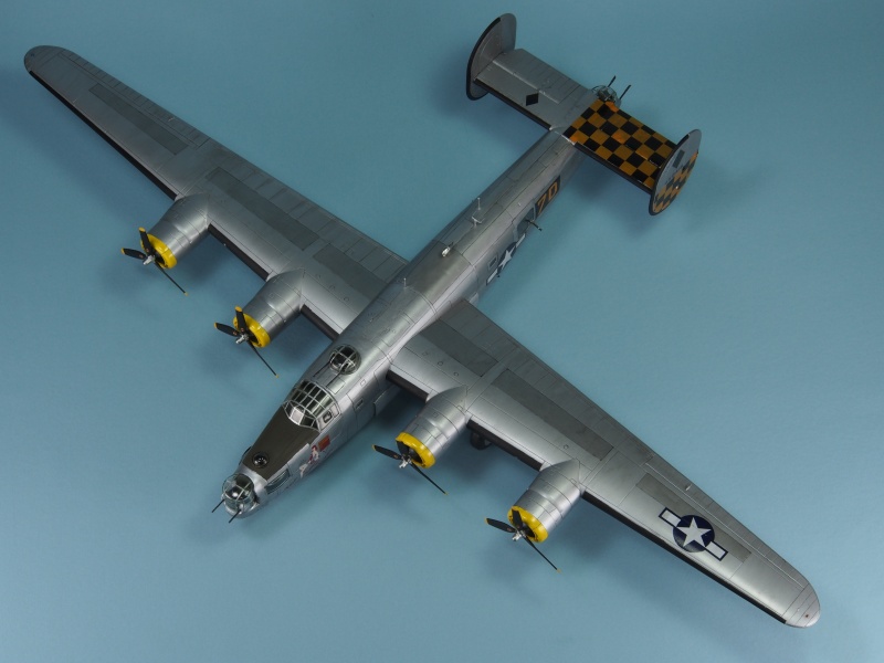 ACADEMY コンソリデーティッド B-24M リベレイター