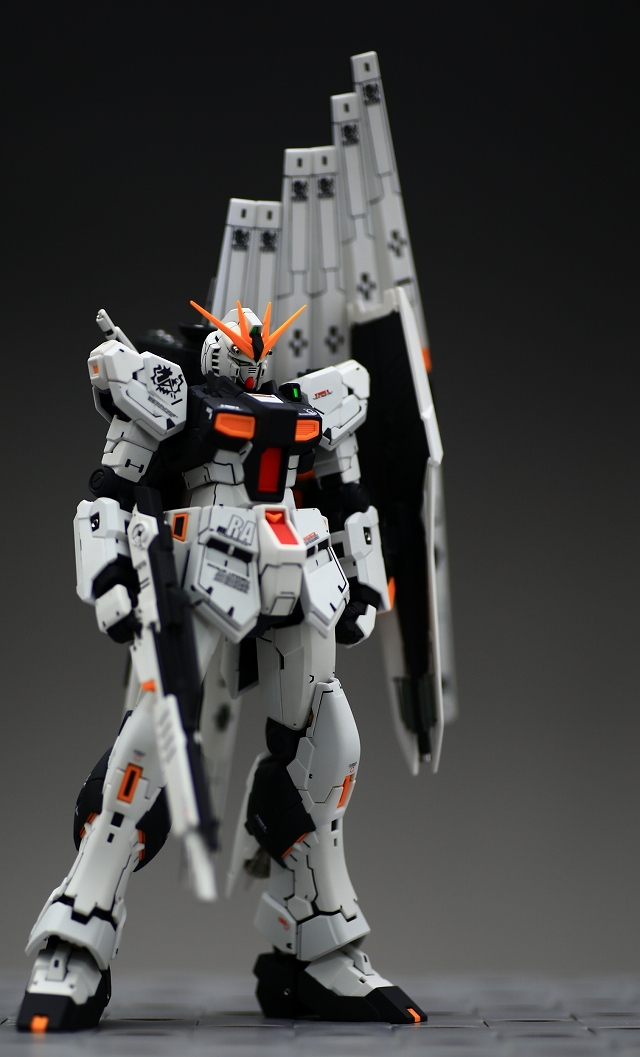 RG νガンダム 全塗装 改修 完成品 ニューガンダム ガンプラ 逆襲の