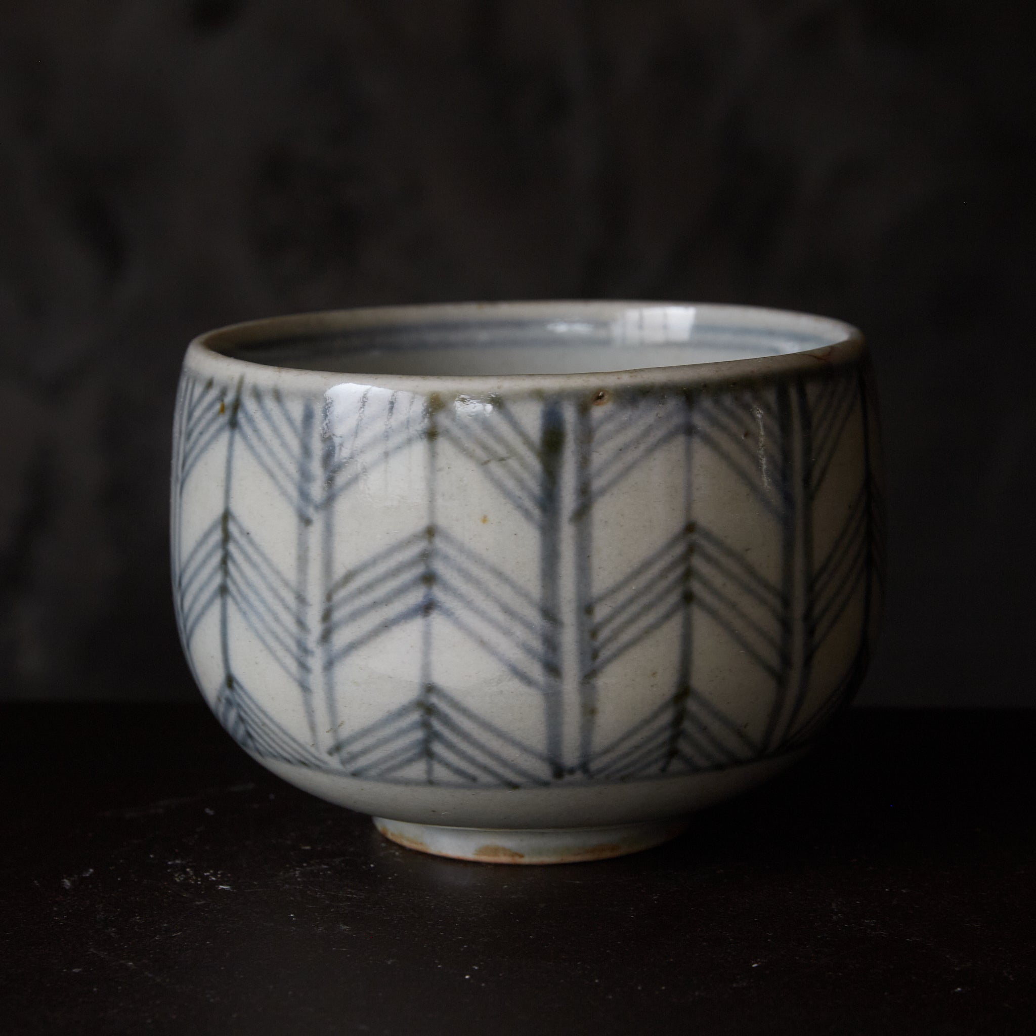 江戸時代 古伊万里 染付矢筈文 ころ茶碗（1603–1867 CE） | 入蘆花