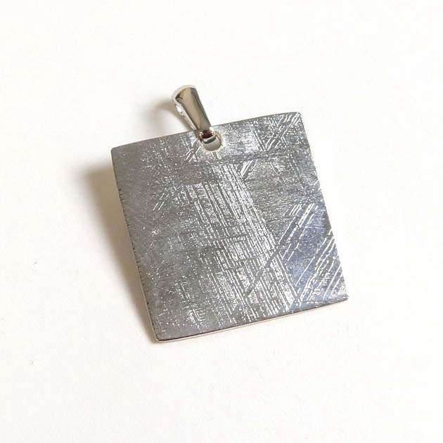 ムオニオナルスタ隕石 メッキ処理済み ペンダントトップ 鉄隕石 重さ約