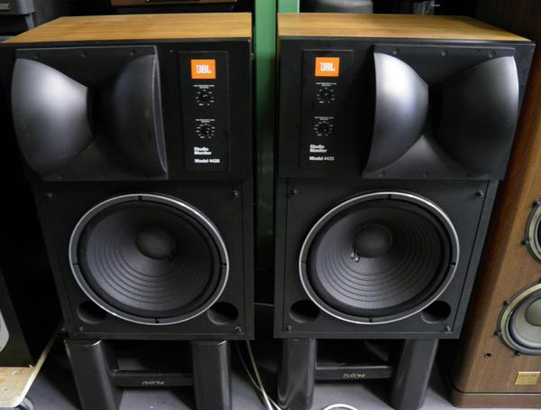 JBL 4425 右側のスピーカーのみ JBL 4425 右側のスピーカーのみ