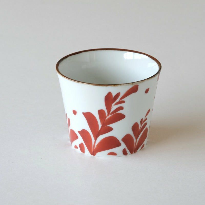 九谷焼（石川県） 【九谷焼】吉田屋山水牡丹唐草文 猪口〈1個〉 |皿や