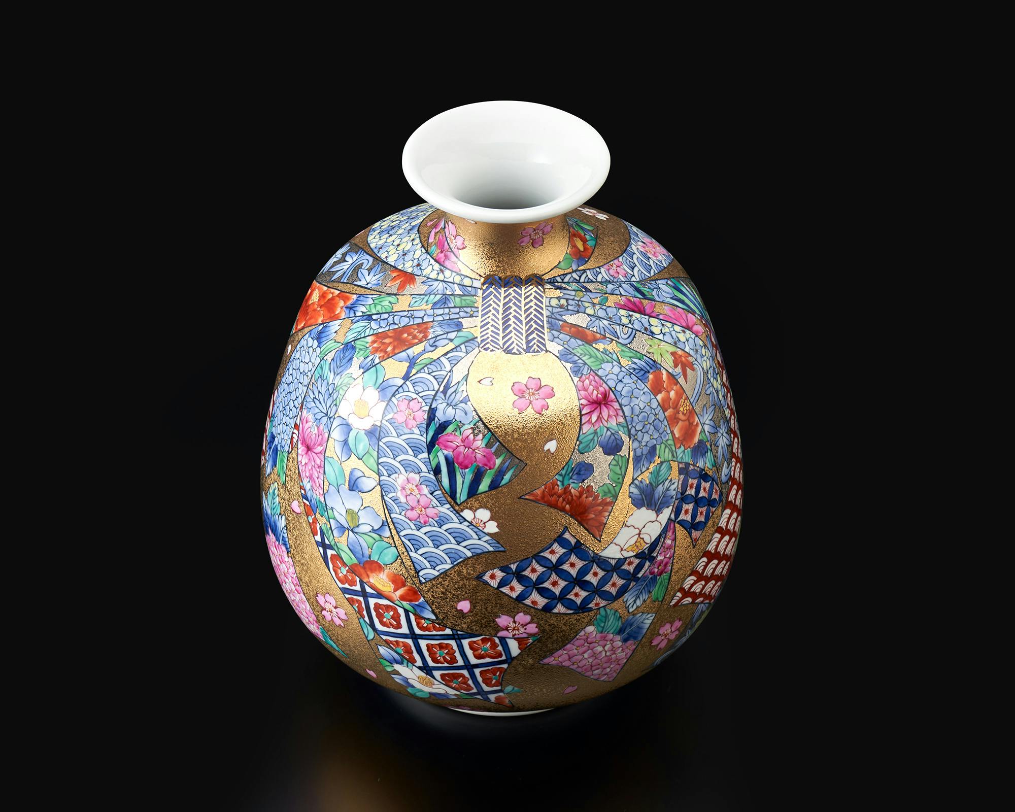 花器「花瓶 金彩熨斗絵」 金龍窯 江口天童 有田焼 陶磁器 – Takumi Japan