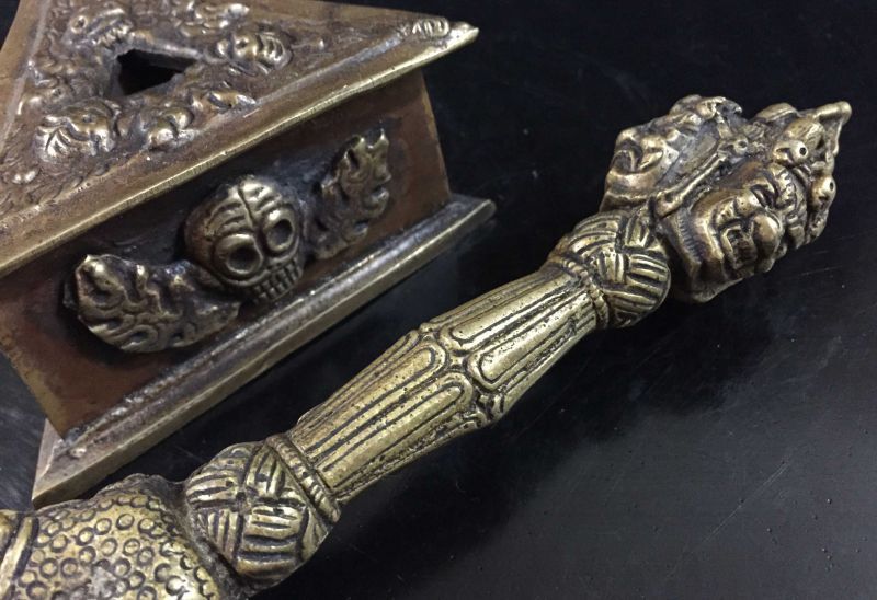 ◇チベット密教法具 3面憤怒尊プルパ（密教宝剣）FG - TashiTage