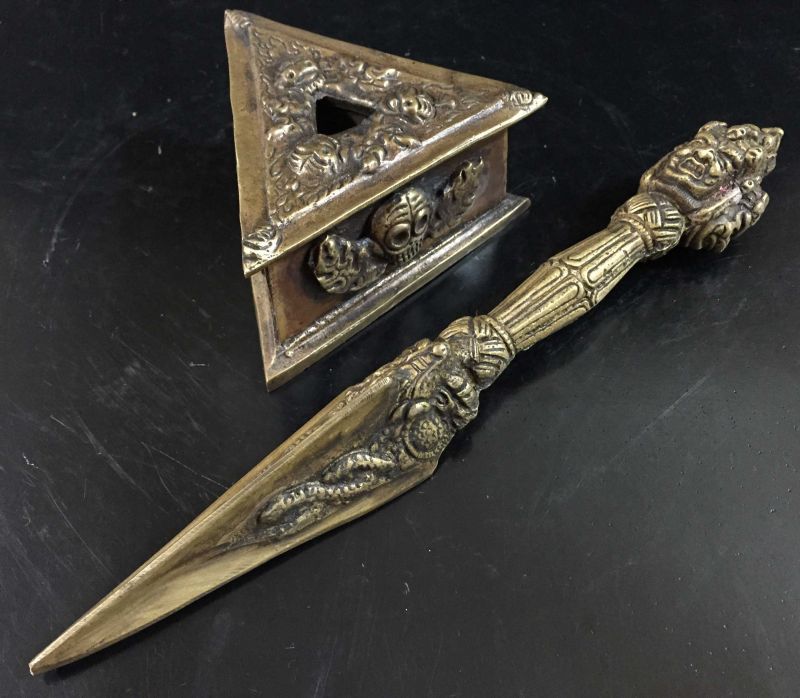 ◇チベット密教法具 3面憤怒尊プルパ（密教宝剣）FG - TashiTage