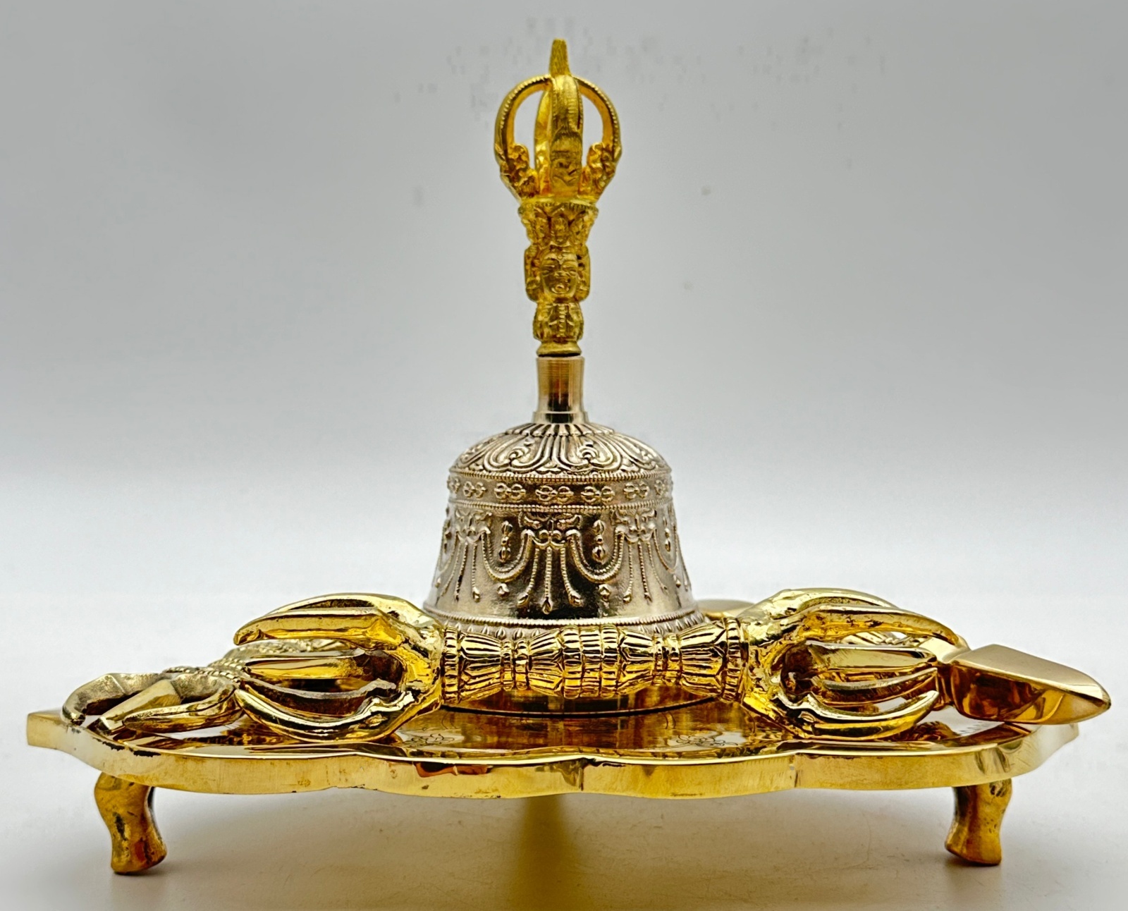 修縁堂】密教法具 真言宗 金剛降魔法器仏具 鬼面蓮華形宝塔金剛鈴 修縁