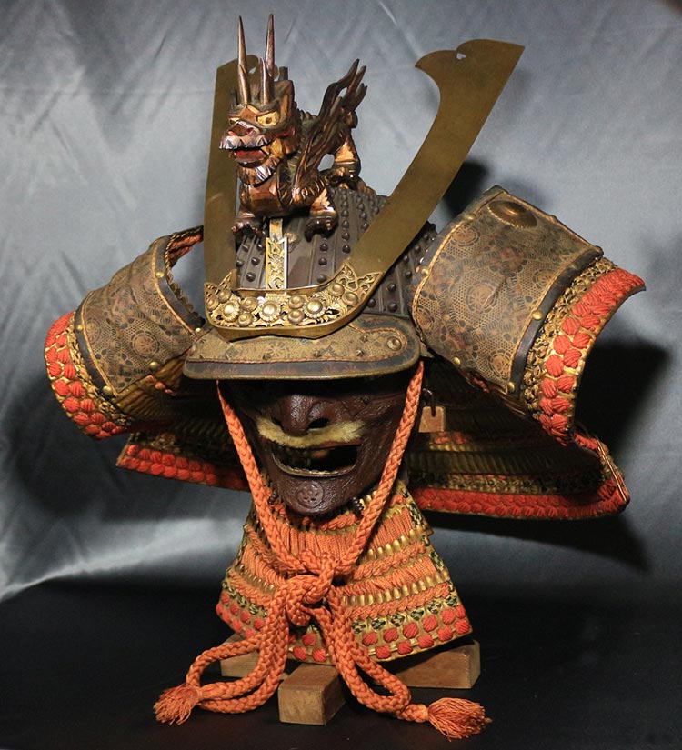 鉄地 上杉笹紋 緋縅鎧一式 八間筋兜 八幡大菩薩前