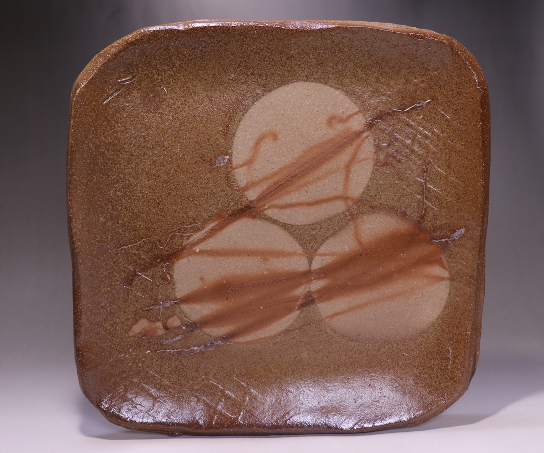 伊勢崎 満 作 「伊部角皿」 ～備前焼専門卸小売店 川口陶楽苑～