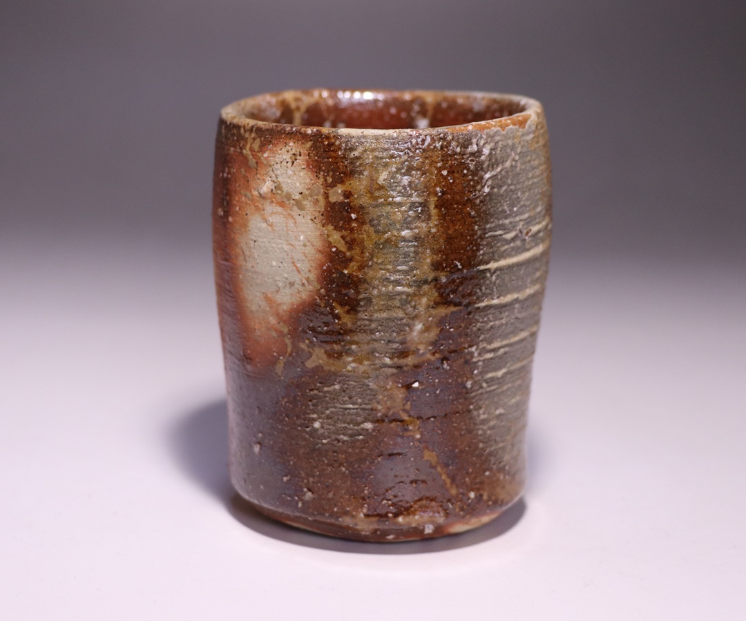 人間国宝 伊勢崎淳作 備前焼 緋襷 ぐい呑 共箱 共布 略歴付 酒器 未