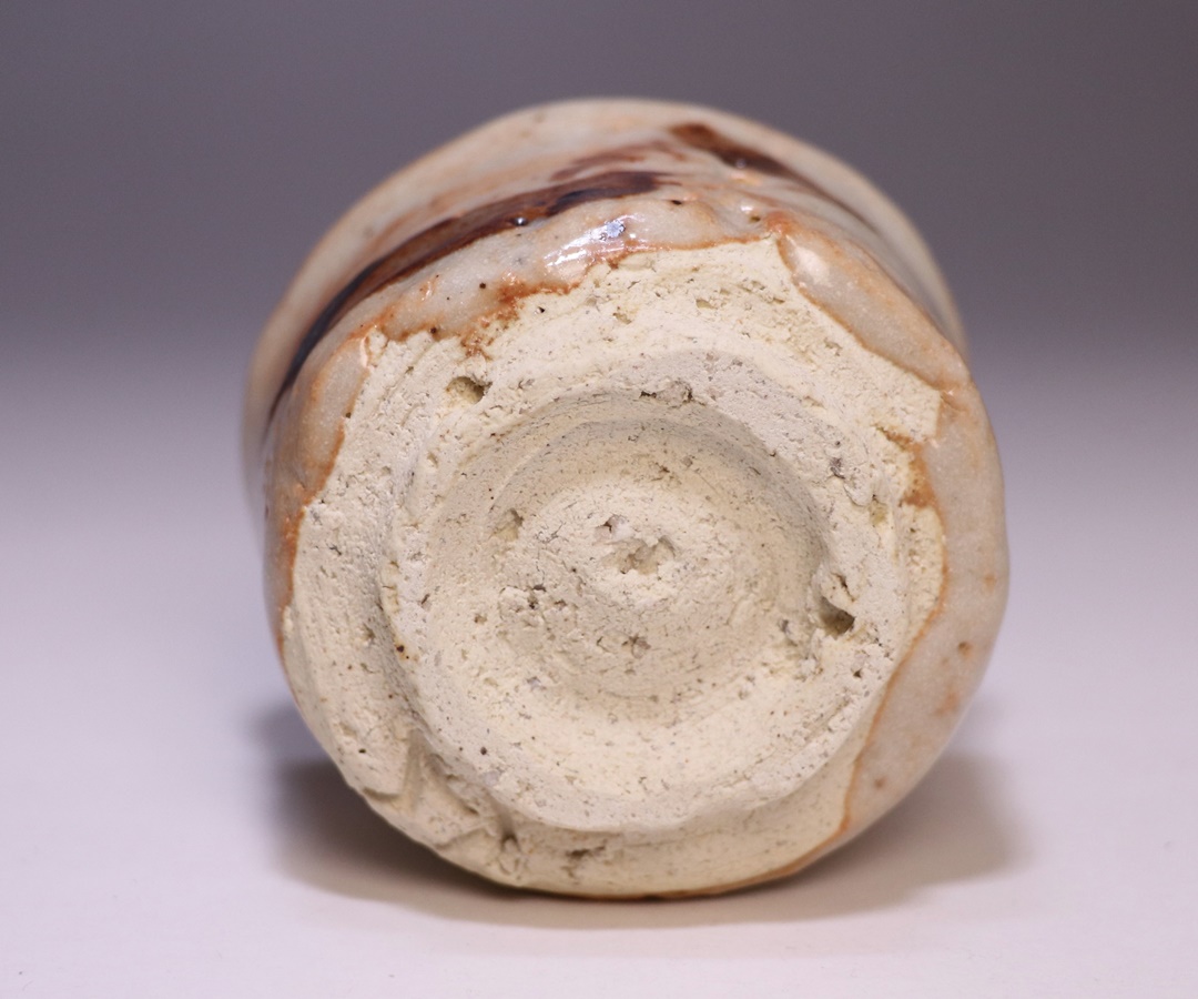 樋口雅之 作 「志野酒呑」 ～備前焼専門卸小売店 川口陶楽苑～