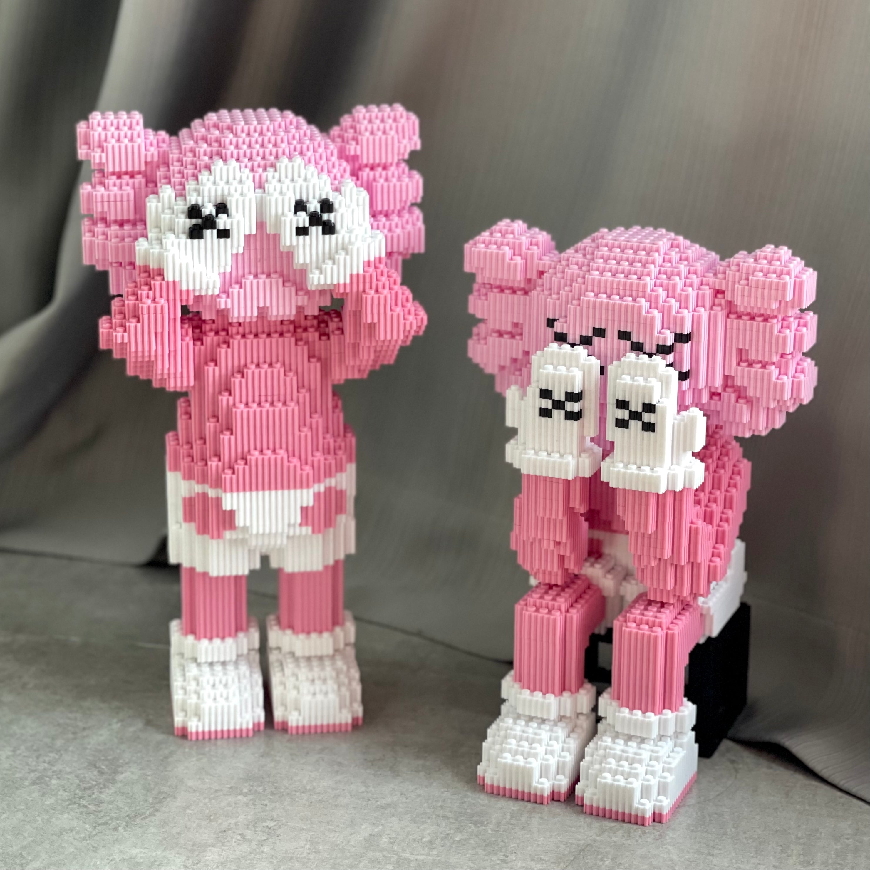 額装品/KAWS BFF PINK NGV カウズ/インテリア/アート 額装品/KAWS BFF