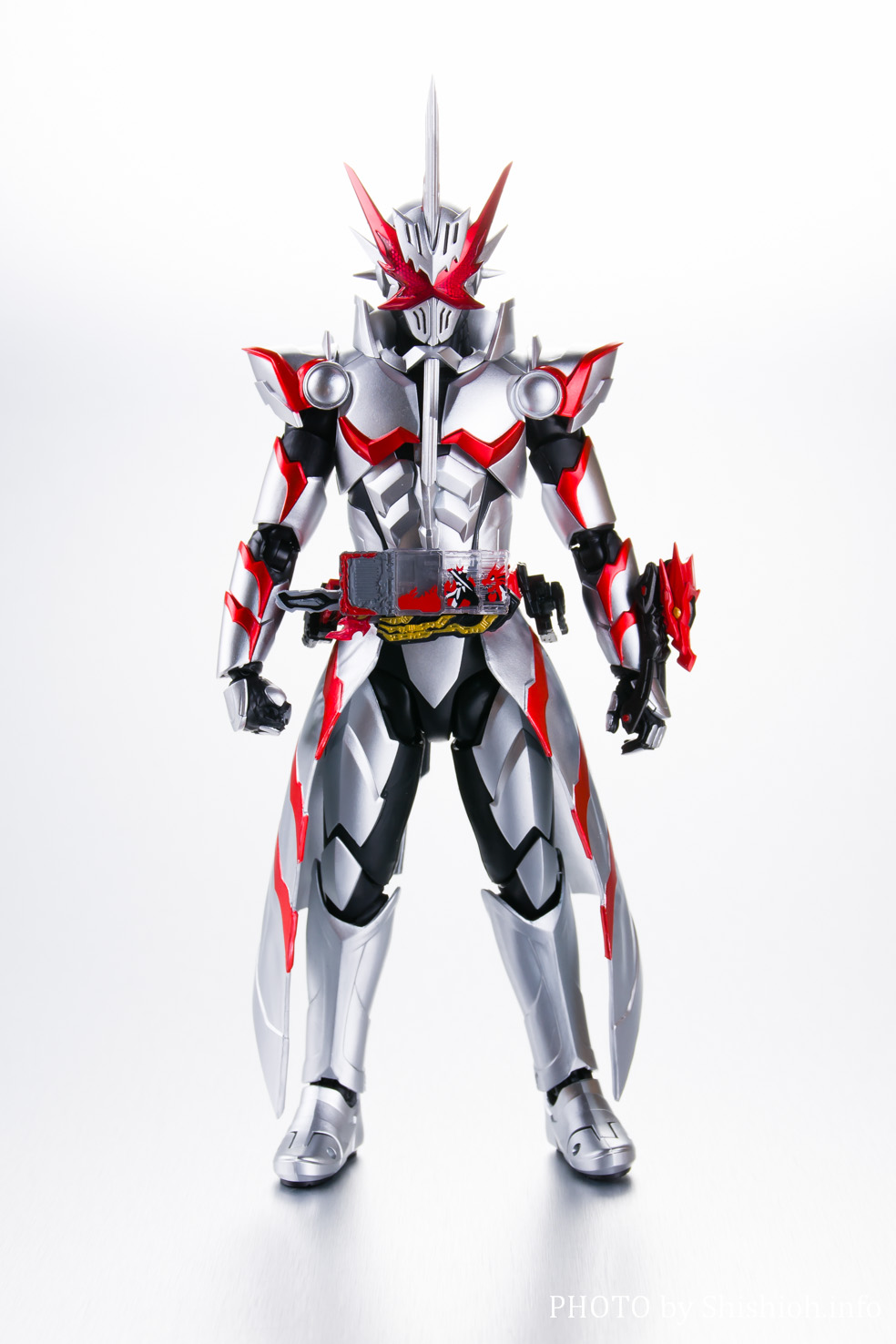 フィギュアーツ 仮面ライダーセイバードラゴニックナイト フィギュ