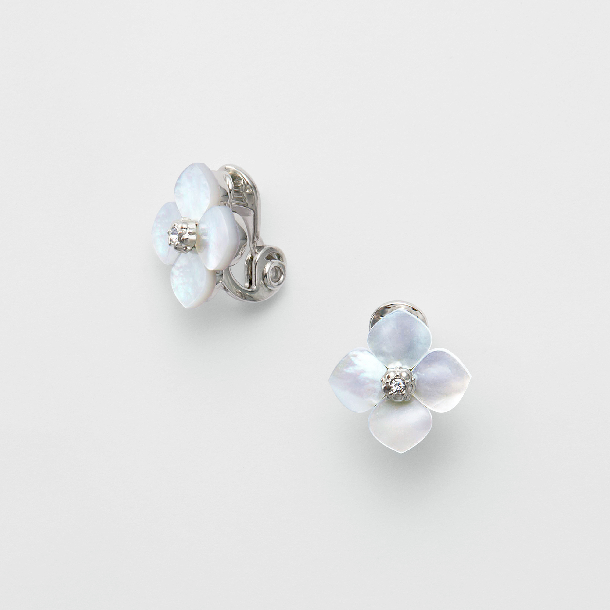 VBME3001__UW シェルフラワー イヤリング｜イヤリング｜ヴァンドーム