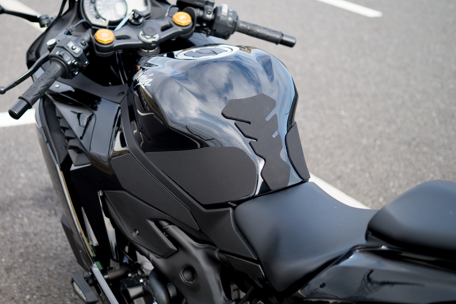 Ninja ZX25R/SE/SE KRタンクパッド貼り付けイメージ G2-59 - バイク