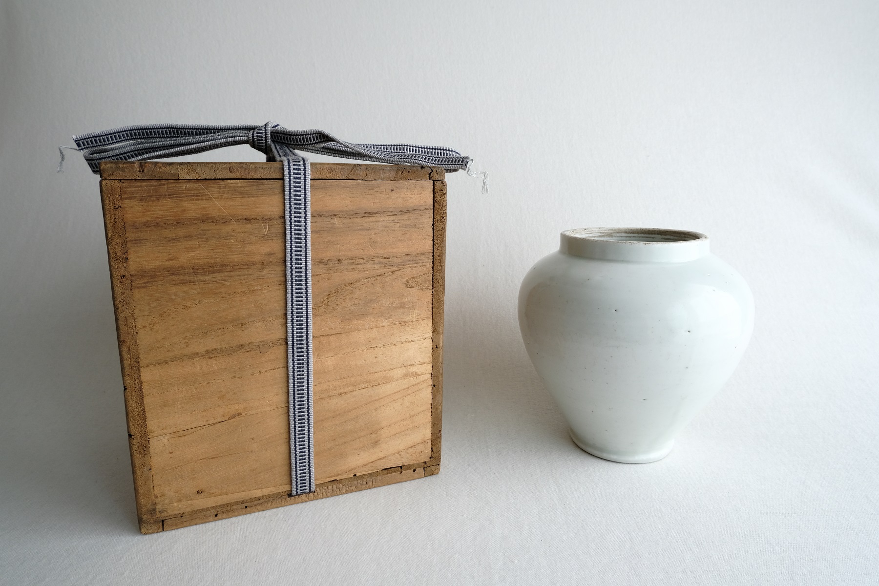 古伊万里青白磁壺 | ココロバエ 〜Cocorobae〜 アンティーク雑貨・骨董