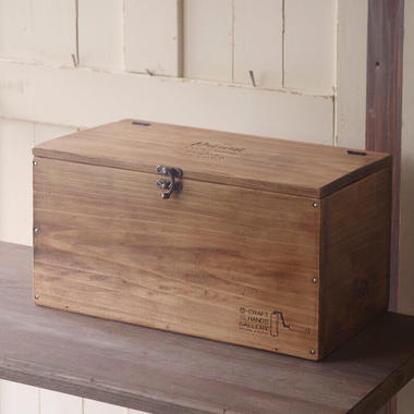 vintage_Wooden_toolbox_L_tbl1.jpg