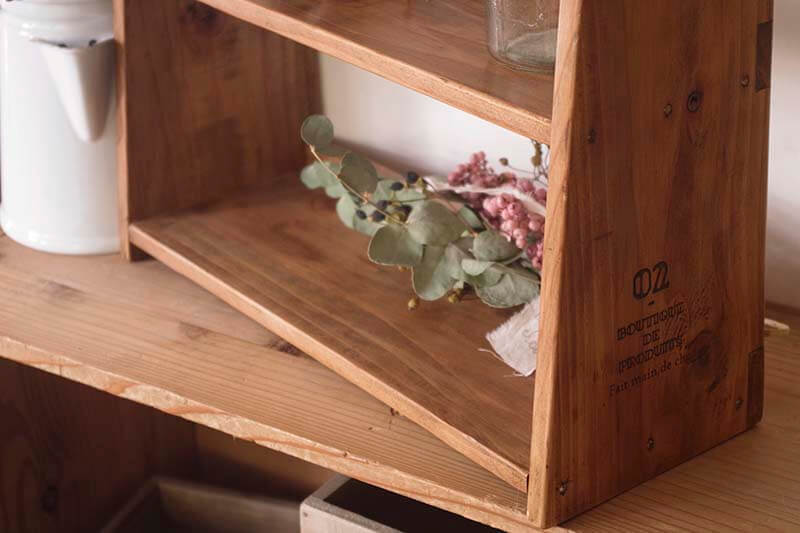 アンティーク風ディスプレイラック｜ヴィンテージスタイルの木製収納棚