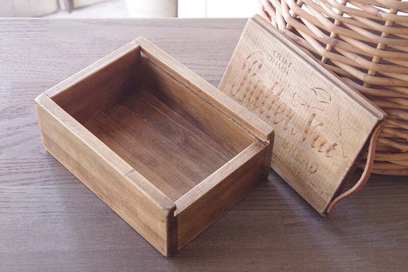 スライド蓋のヴィンテージ風収納ボックス｜シンプル＆アンティーク