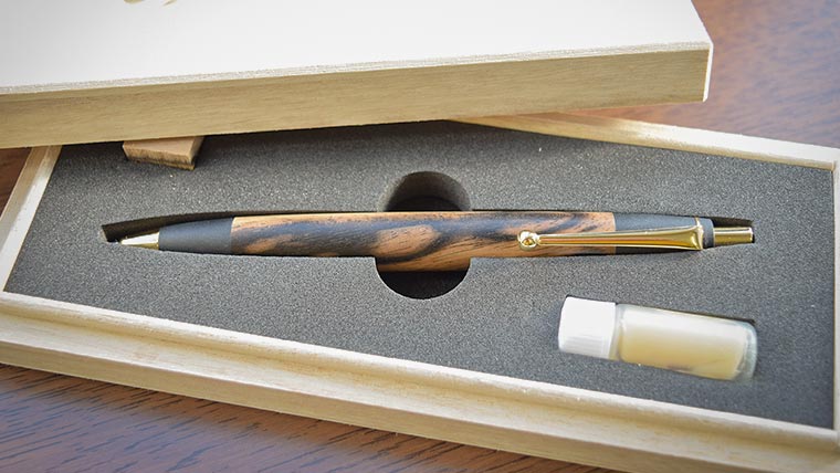 株式会社銀河堂Z | 商品案内 | 野原工芸 木のボールペン