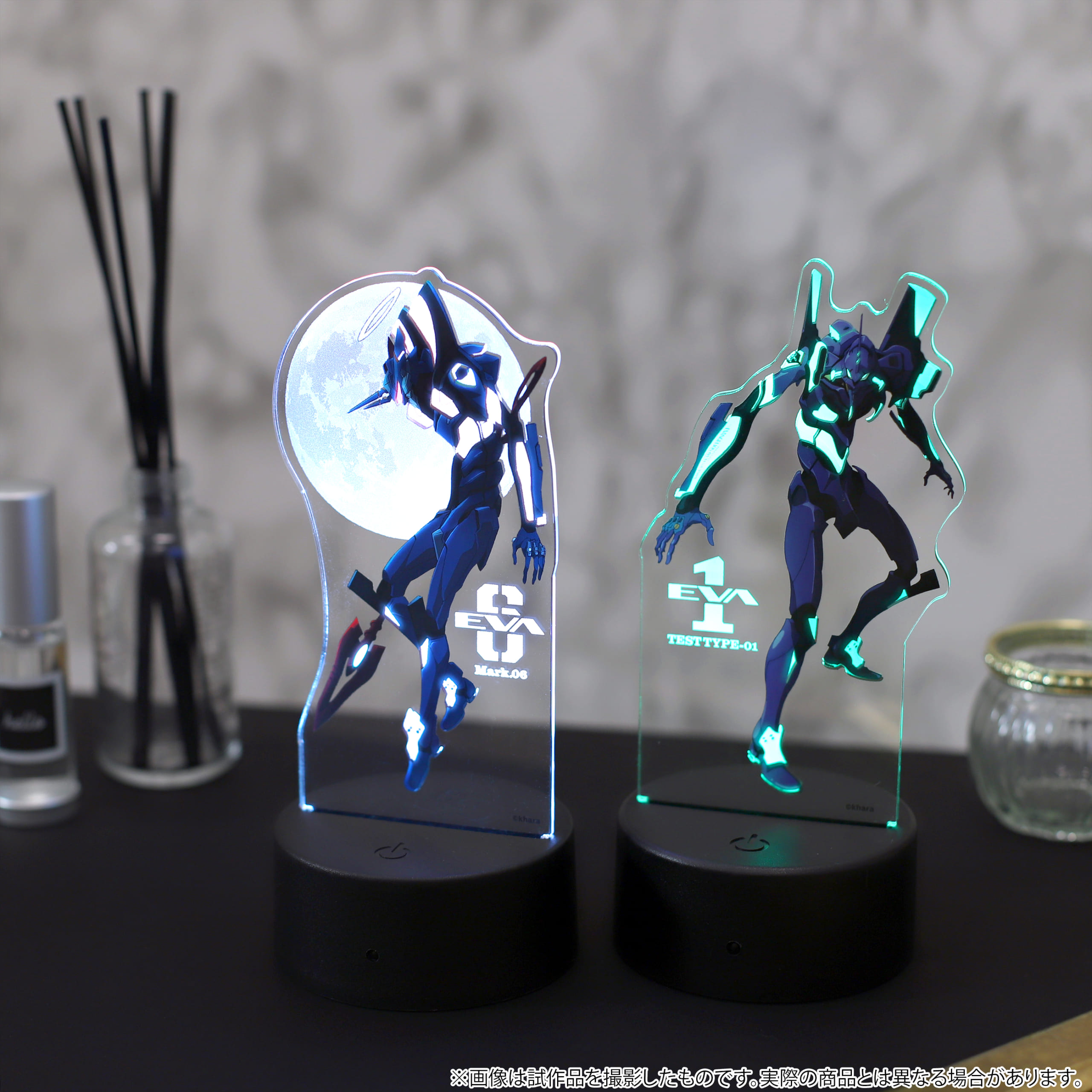 新商品：アクリルスタンドが光輝く！初号機とMark.06のイルミナ