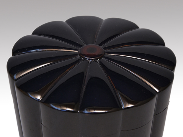 菊彫茶器(棗) 二代 村瀬治兵衛(作) 共箱 鵬雲斎在判箱書 | 古美術ささき