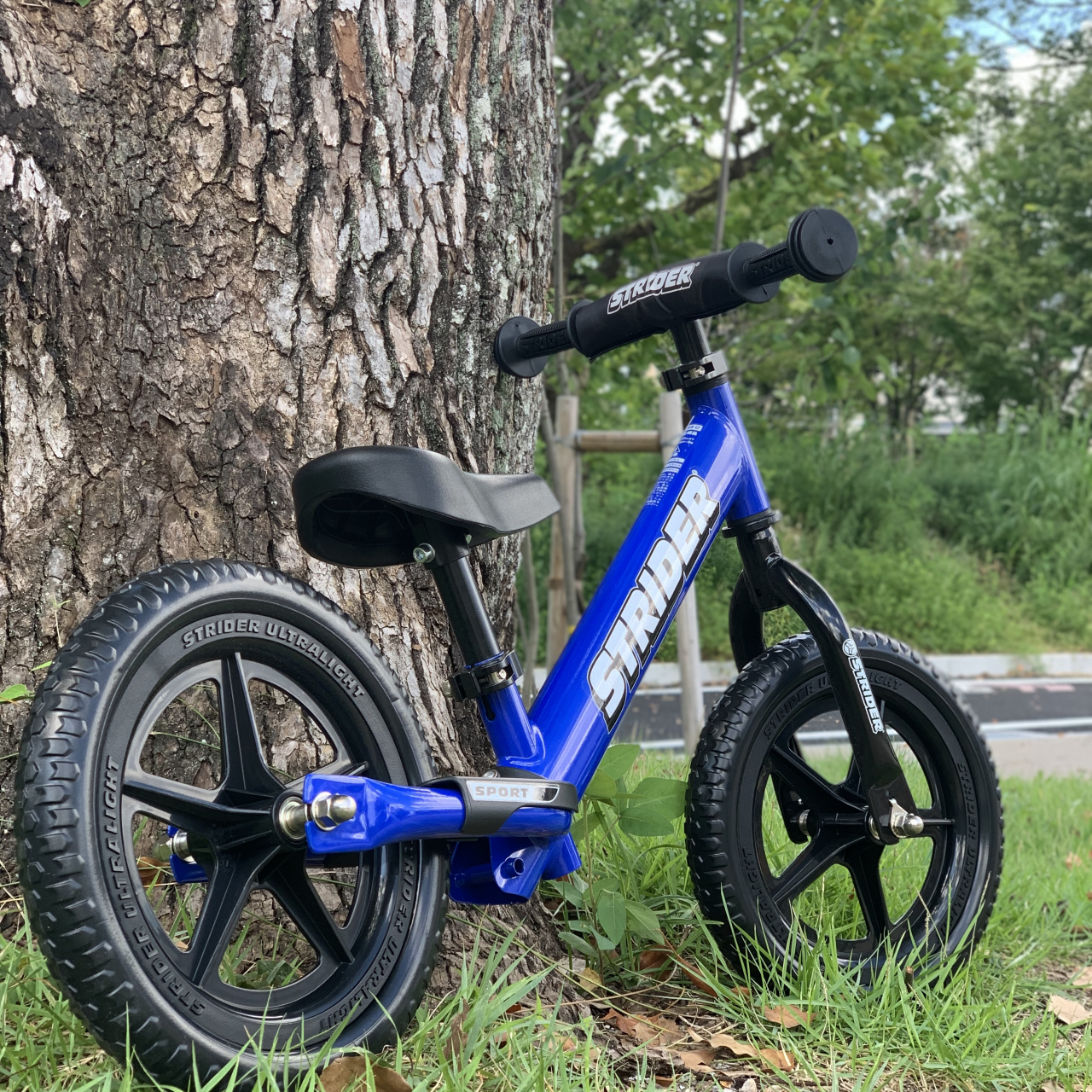 新品 未開封 ストライダー 12インチ スポーツモデル ブルー STRIDER