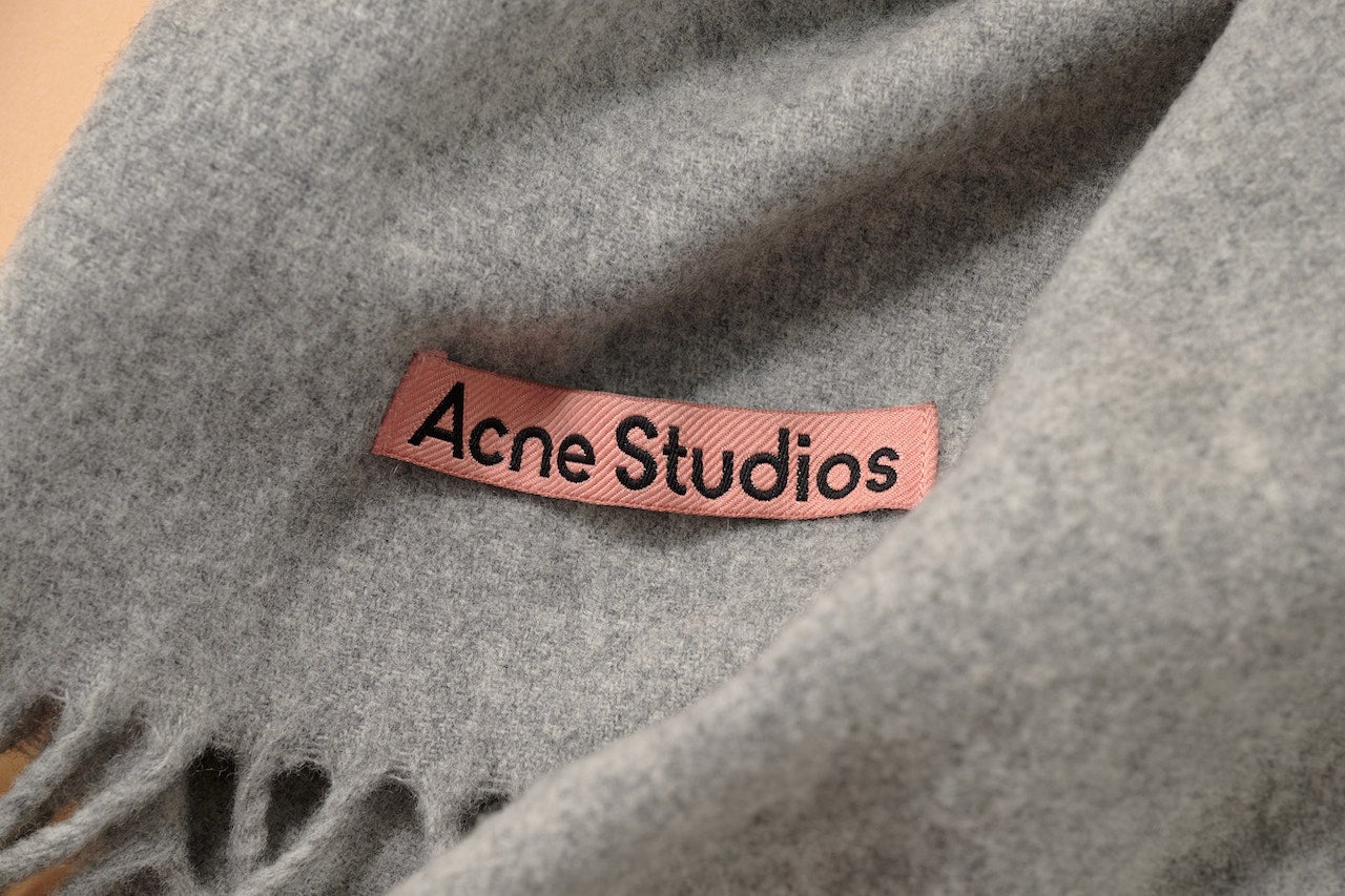 Acne Studios ウール バイカラー ロゴ マフラー イタリア製 【公式通販】