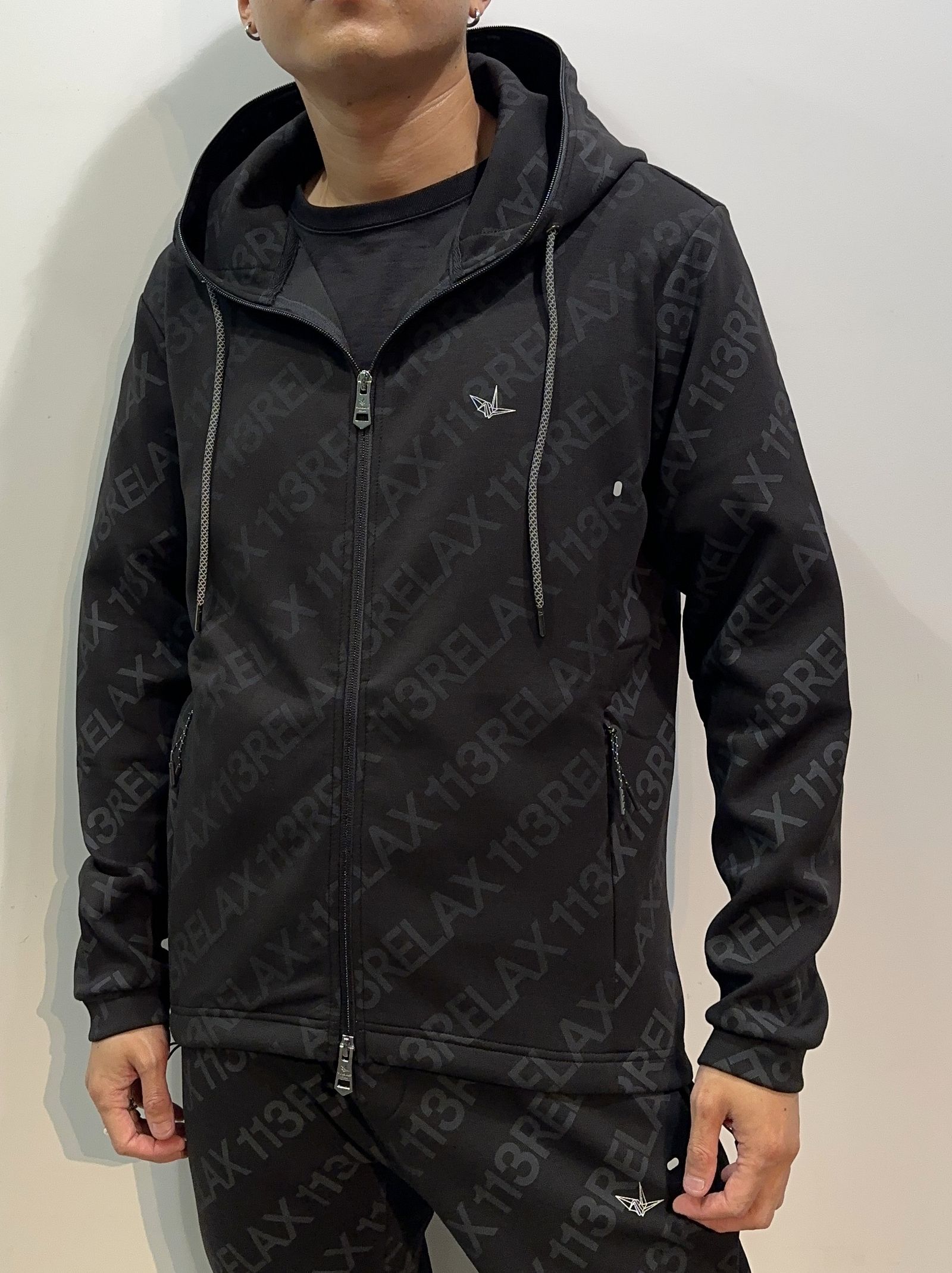 1PIU1UGUALE3 RELAX - 総柄ロゴランニングパーカー / uso-23084