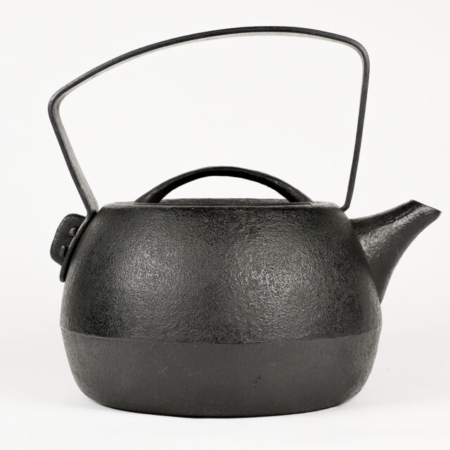 虎山工房 南部鉄器 鉄瓶 砂鉄 箱付き 取扱説明書付き 南部形 桜 虎山