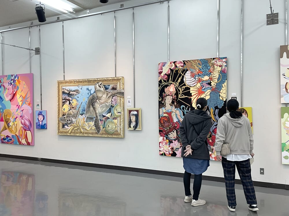 感謝と努力のアートが集結「美術デザイン科卒業制作展」 – 作新学院