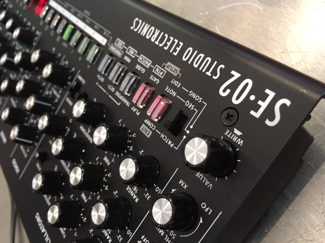 Roland × Studio Electronics 共同開発！話題のアナログシンセ『SE-02