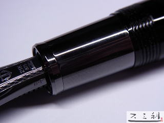 セーラー プロフィット・ブラックラスター万年筆 前重心で疲れにくい