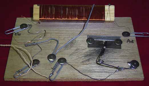 かみそりの刃を検波器に使った鉱石ラジオ ”Fox Hole Radio”（ラジオ