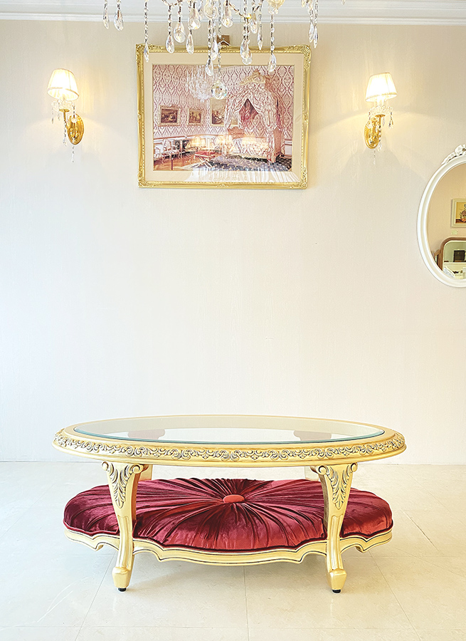 ロココ様式ゴールドの装飾アンティーク楕円形サイドテーブル下段棚付