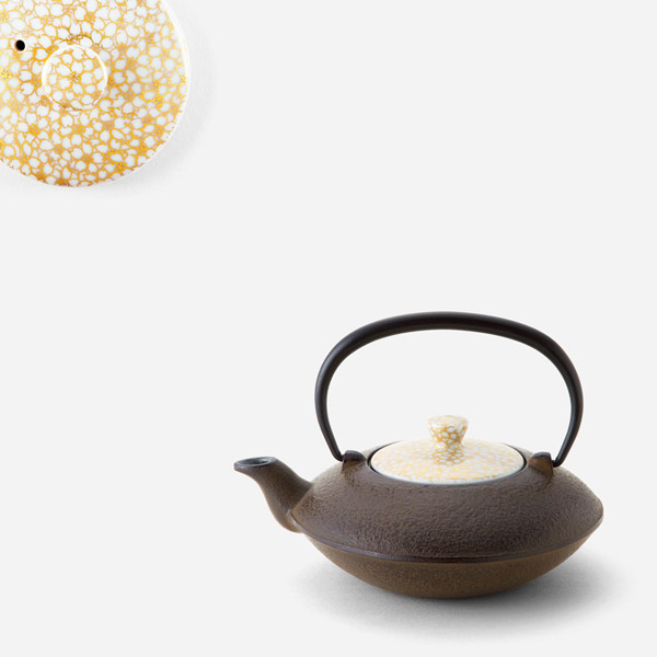 鉄瓶急須・茶 金彩桜詰 小 | 西川貞三郎商店