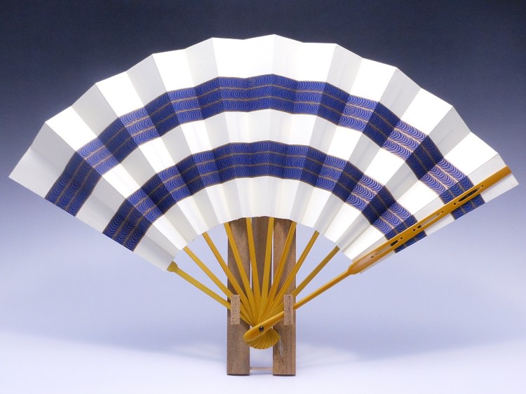 仕舞扇（お稽古用）・二段観世水・紺 | 京都扇子の山武扇舗ネット通販