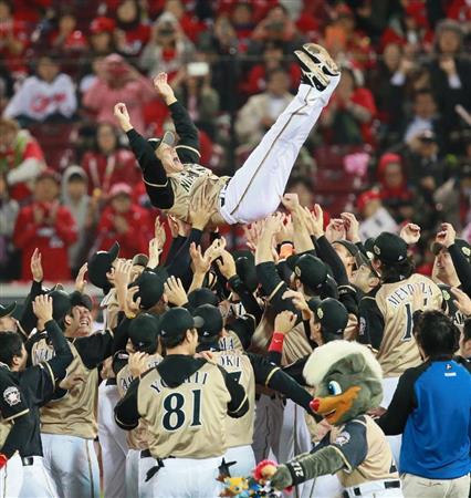 2016/10/29 日本ハムファイターズ優勝時胴上げ写真 栗山監督直筆 2016