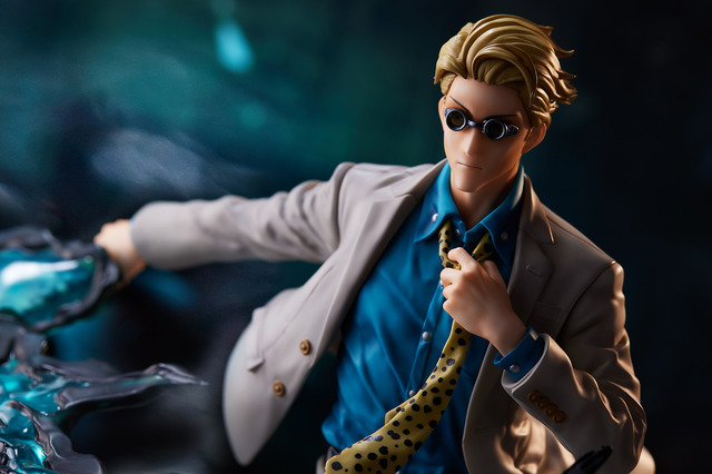 呪術廻戦」七海建人の鋭い視線がクール！ ネクタイを緩め戦闘に向かう