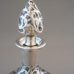 シルバーオーバレイ「銀装飾 香水瓶」《アンティックかとう》