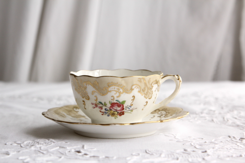 アンティークティーカップアンドソーサー ヴィクトリアン ボンチャイナ