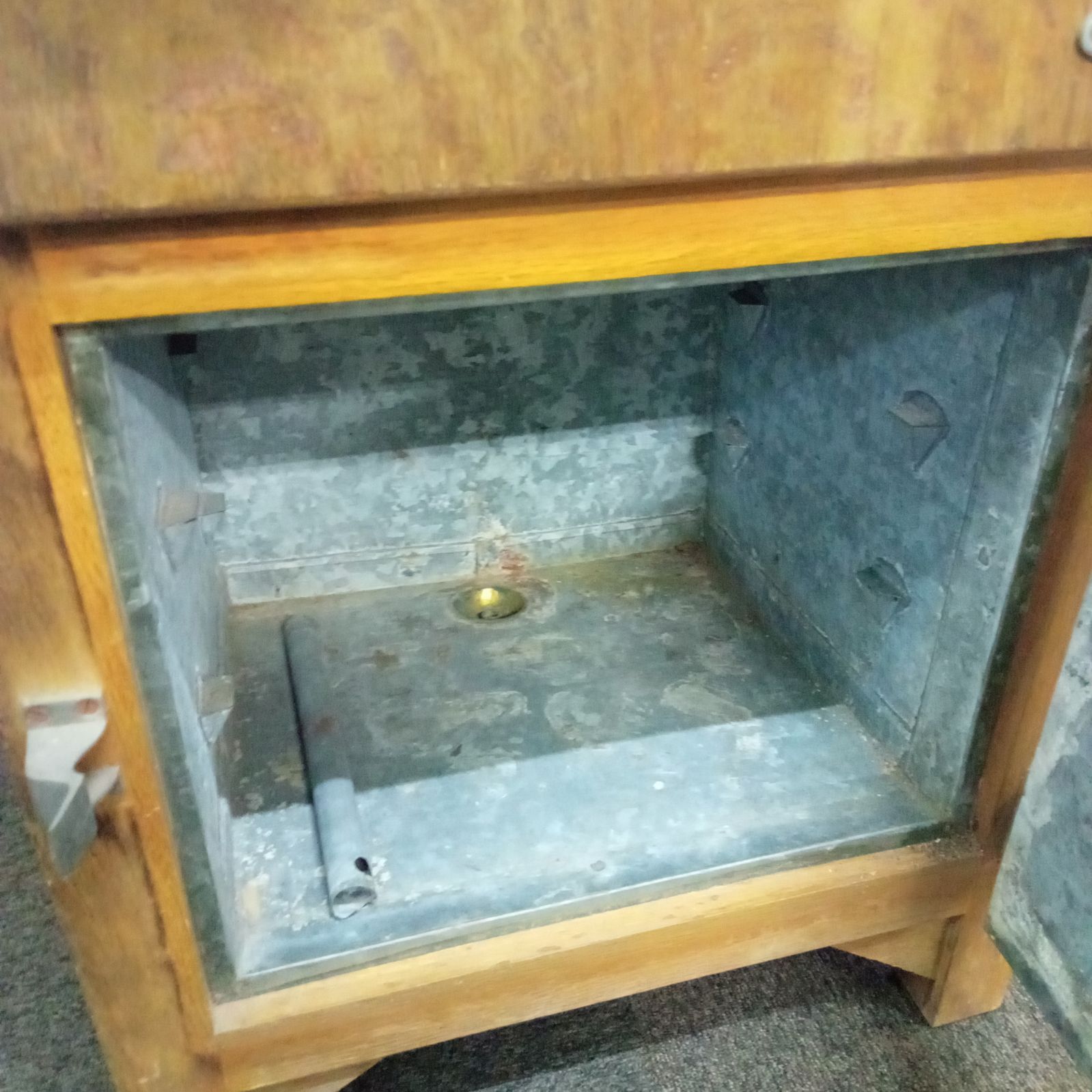 ◯ 昭和 レトロ 木製 冷蔵庫 氷冷蔵庫 ビンテージ冷蔵庫 - メルカリ