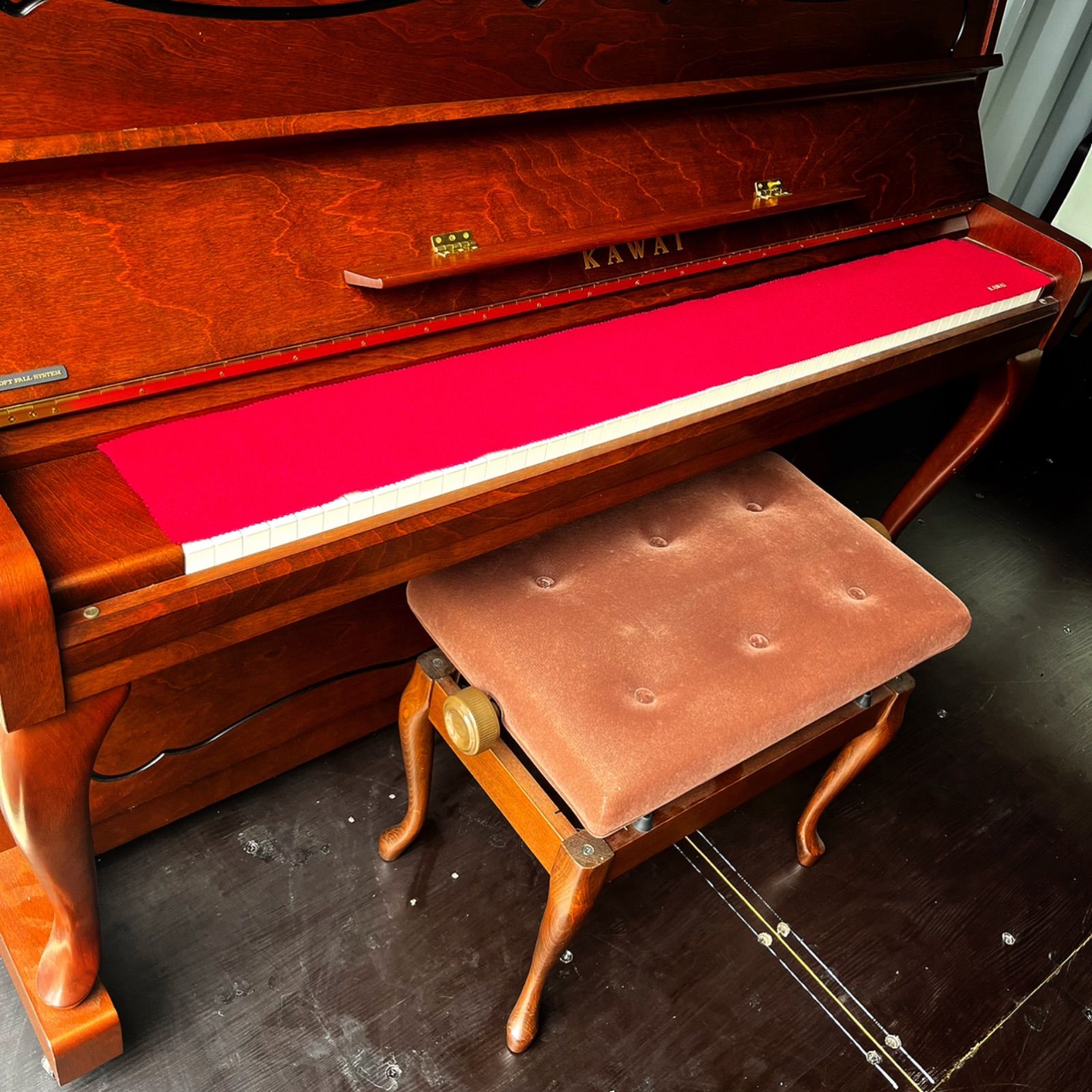 レトロ猫足ピアノ椅子